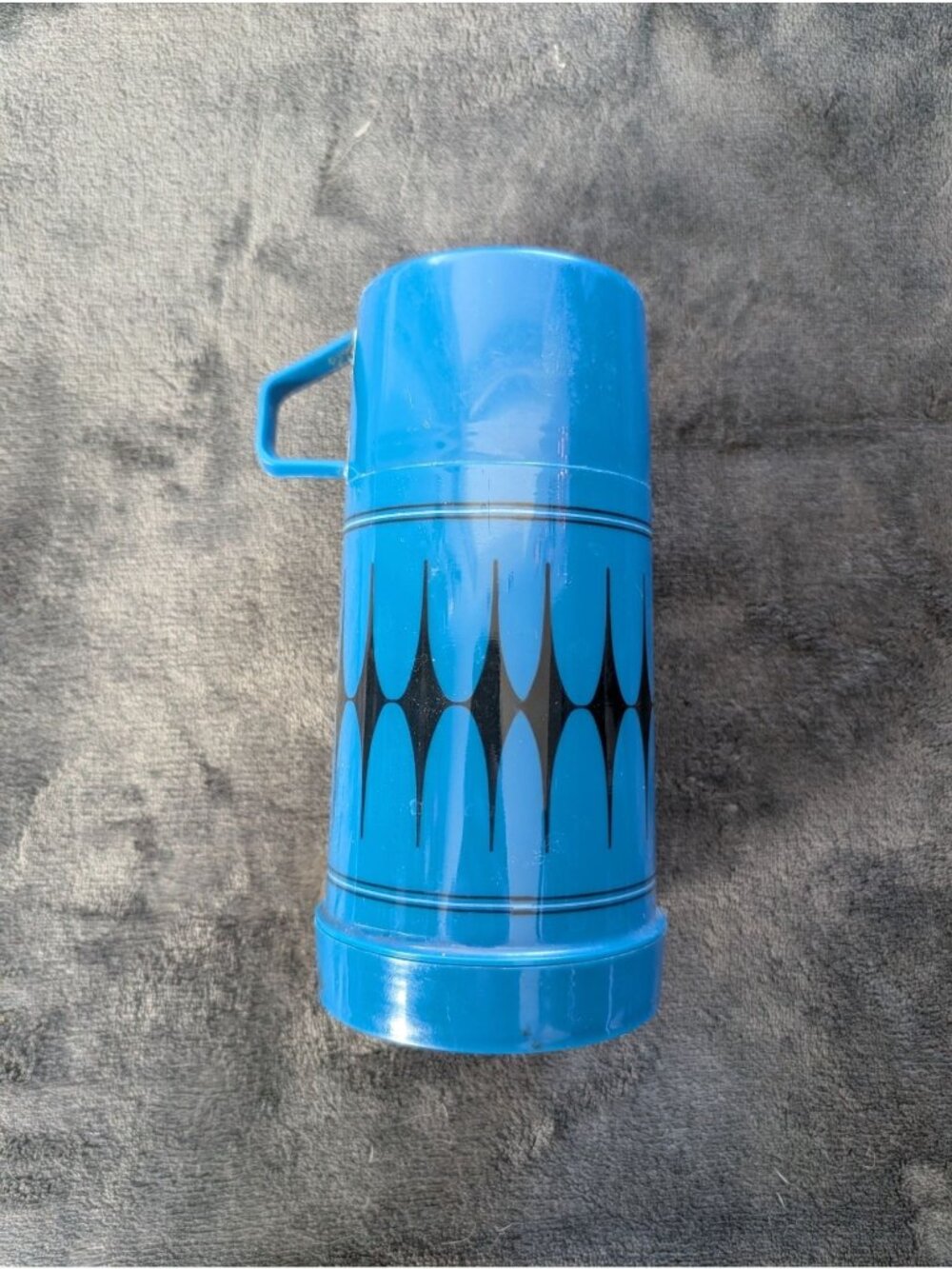 Aladdin Vintage Blue Half Pint Thermos With Handle & 3D Vanguard Design